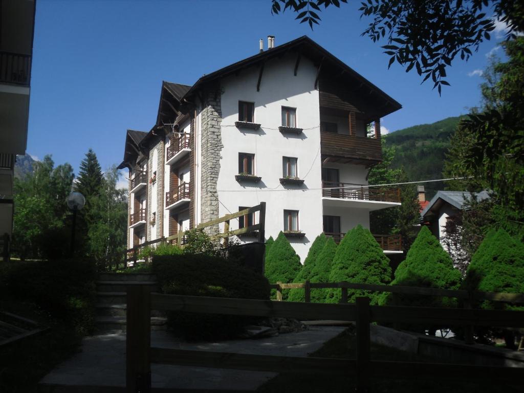 Pensione Bianca Bardonecchia Bagian luar foto